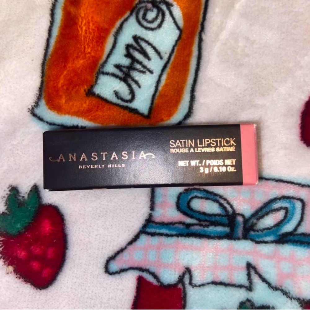 Anastasia Beverly Hills Matte Lipstick in “Praline”
